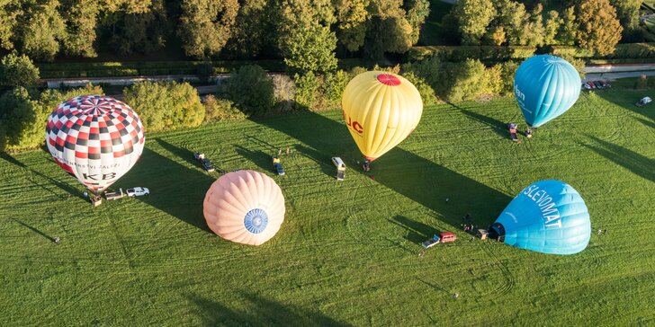 Zážitek na celý život: let balonem včetně slavnostního křtu pro 4 osoby