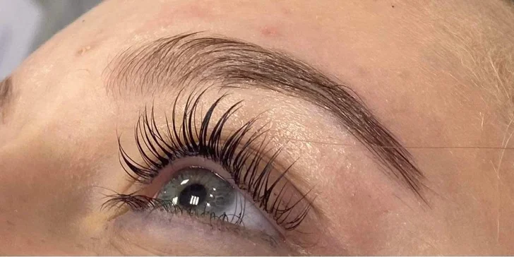 Neodolatelný pohled: lash lifting a laminace obočí s výživou a barvením