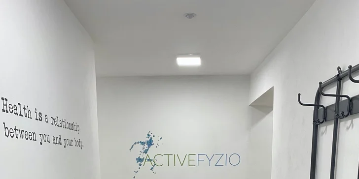 Pečujte o vaše nožky: Zdravotní suchá pedikúra s peelingem a nehtovou protetikou