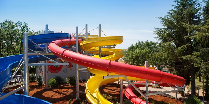 Chorvatský Umag: 4* resort s bazény a aquaparkem, jídlo i pití, 200 m na pláž a děti zdarma