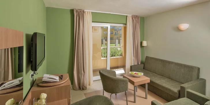 Chorvatský Umag: 4* resort s bazény a aquaparkem, jídlo i pití, 200 m na pláž a děti zdarma