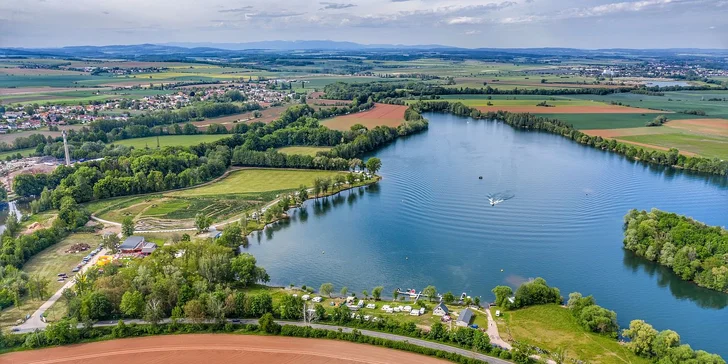 Vznášejte se nad vodou jako superhrdinové: let na flyboardu pro 1 i 2 osoby