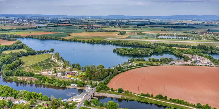 Vznášejte se nad vodou jako superhrdinové: let na flyboardu pro 1 i 2 osoby