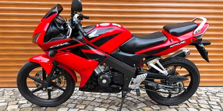 Rezervace autoškoly: získejte řidičský průkaz na auto či motorku