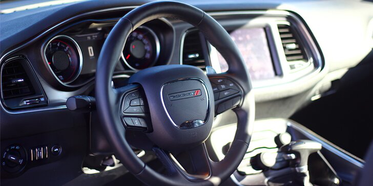 15–60 minut jízdy jako řidič či spolujezdec v Dodge Challneger V8 HEMI