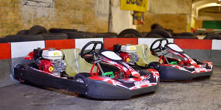 Šlápněte na to: adrenalinová jízda na motokárách na vnitřním okruhu až pro 2 osoby