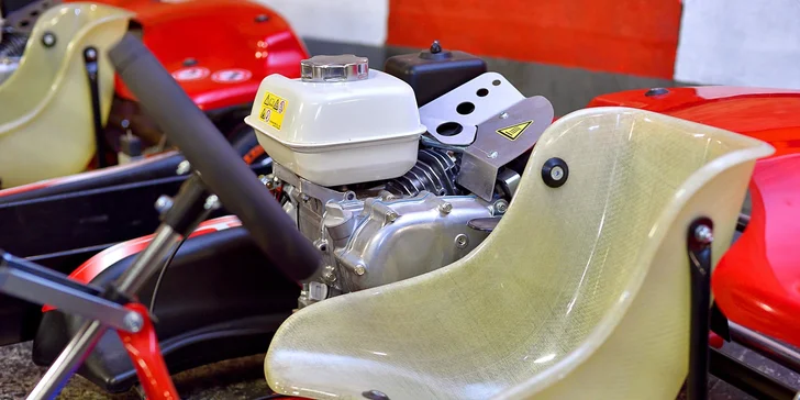 Šlápněte na to: adrenalinová jízda na motokárách na vnitřním okruhu až pro 2 osoby