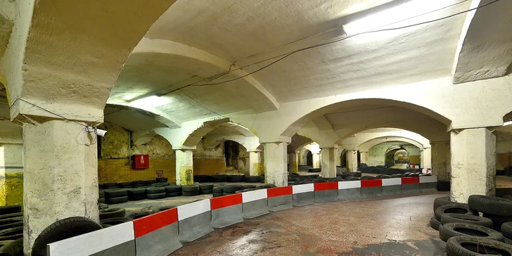Šlápněte na to: adrenalinová jízda na motokárách na vnitřním okruhu až pro 2 osoby