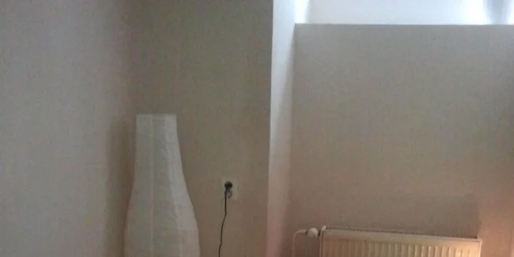 Breussova masáž páteře. Navíc masáž nohou a plosek teplým olejem