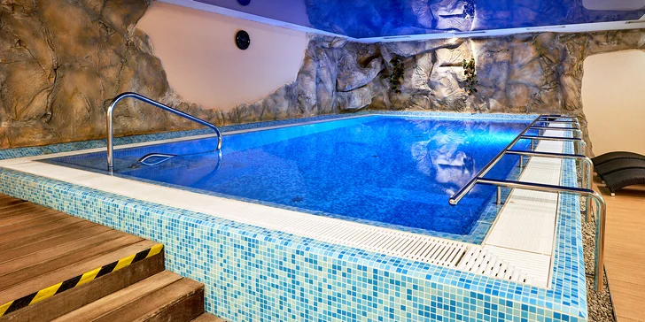 V rámci pobytu máte zajištěné i wellness hýčkání v bazénu a sauně, dle výběru i při procedurách. 