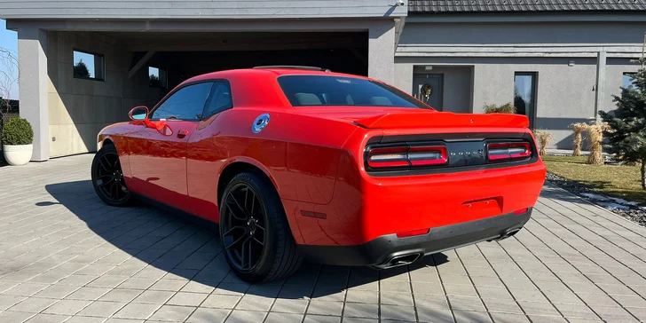 15–60 minut jízdy jako řidič či spolujezdec v Dodge Challneger V8 HEMI