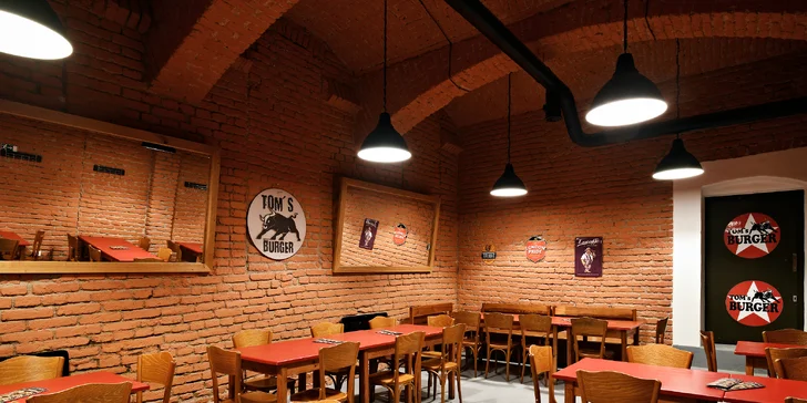 Special burger, steakové hranolky a nápoj pro 1 či 2 os.: v bulce hovězí s čedarem, volským okem i chilli