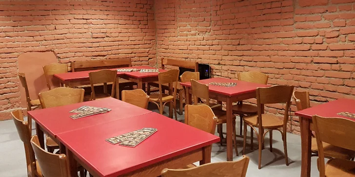 Burger s dvojitou porcí masa, belgické hranolky, omáčka a pivo pro 1 i 2 os.