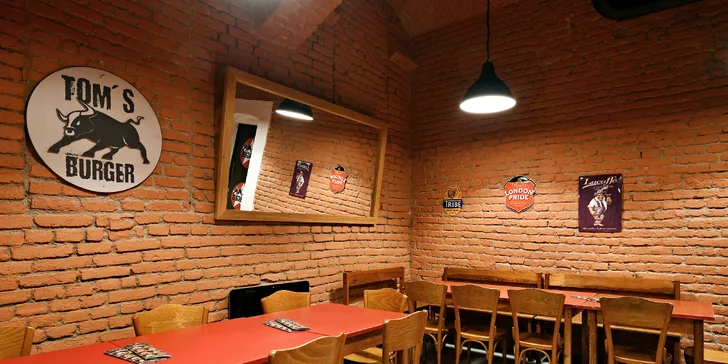 Burgerové menu s hranolky, salátem i pivem či limonádou pro 1 nebo 2