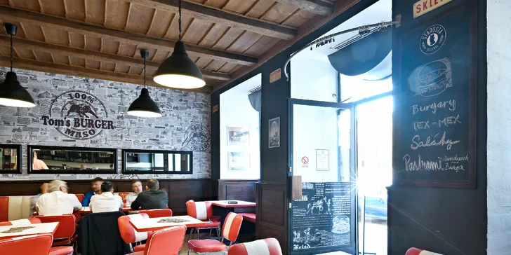 Burgerové menu s hranolky, salátem i pivem či limonádou pro 1 nebo 2