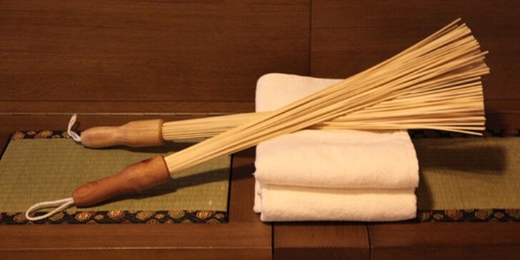 60 minut hýčkání včetně samurajské masáže bambusovými metlami