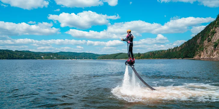 Adrenalinový zážitek na flyboardu: instruktáž, pomůcky a 10 minut letu na Orlíku