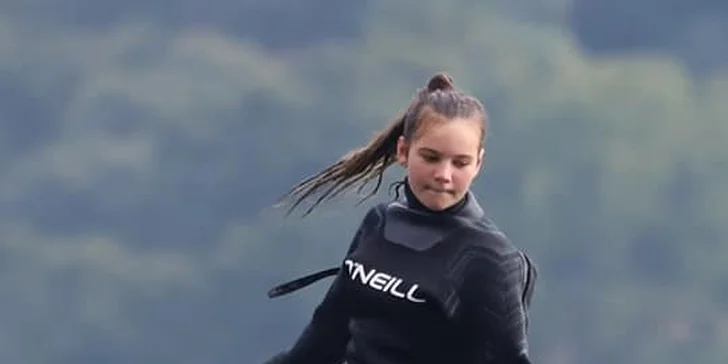 Adrenalinový zážitek na Flyboardu: instruktáž, pomůcky a 10 minut letu