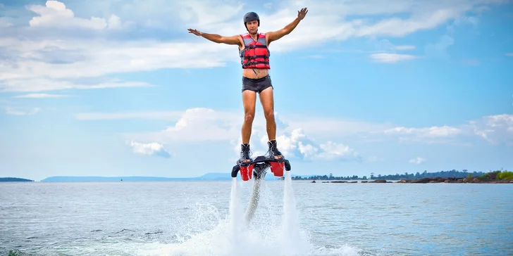 Adrenalinový zážitek na Flyboardu: instruktáž, pomůcky a 10 minut letu