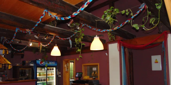 Polední menu v indické restauraci v Kolíně: vegetariánské i kuřecí