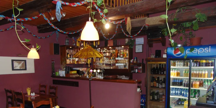 Polední menu v indické restauraci v Kolíně: vegetariánské i kuřecí