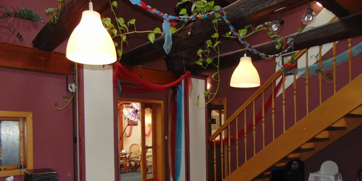 Polední menu v indické restauraci v Kolíně: vegetariánské i kuřecí