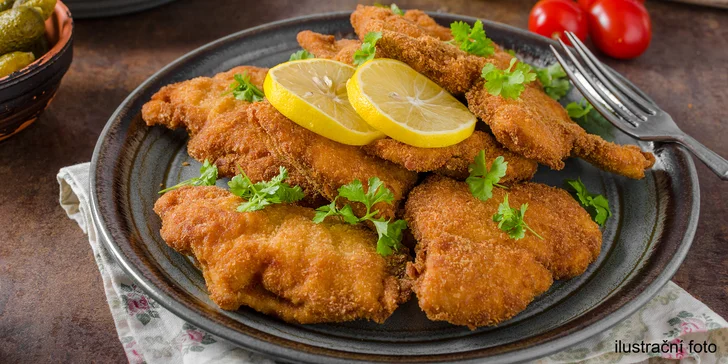Šťavnaté řízky: až 1,2 kg vepřových a kuřecích řízečků s chlebem