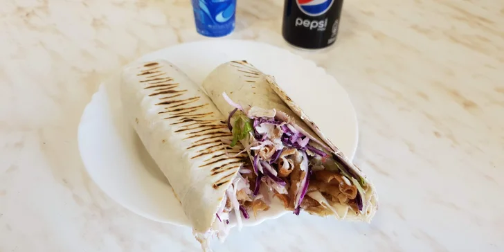 Pořádné jídlo: dürüm, döner, talíř kebabu s hranolky nebo falafel i s nápojem