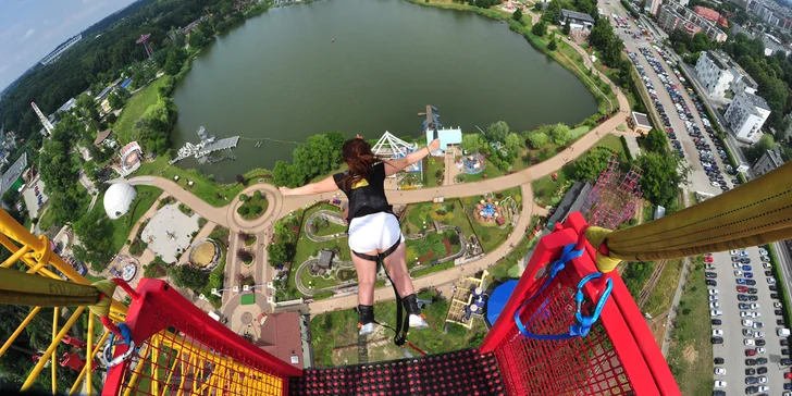 Užijte si pořádný adrenalin: bungee jumping z 90 m v polském městě Chorzów, sólo i tandem