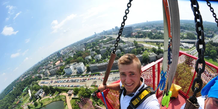 Užijte si pořádný adrenalin: bungee jumping z 90 m v polském městě Chorzów, sólo i tandem