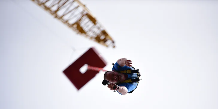 Užijte si pořádný adrenalin: bungee jumping z 90 m v polském městě Chorzów, sólo i tandem