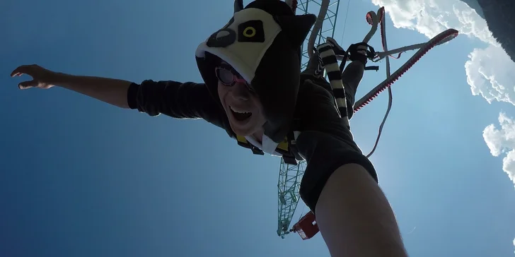 Užijte si pořádný adrenalin: bungee jumping z 90 m v polském městě Chorzów, sólo i tandem