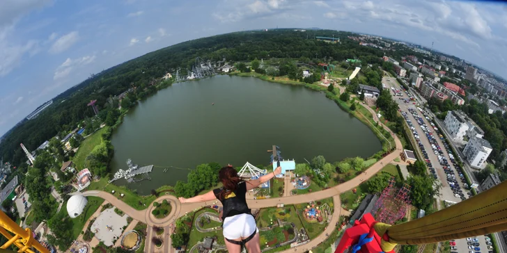 Užijte si pořádný adrenalin: bungee jumping z 90 m v polském městě Chorzów, sólo i tandem