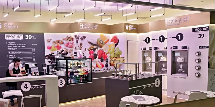 Medovník s frozen yogurtem a karamelovou kávou na 4 pobočkách v Praze