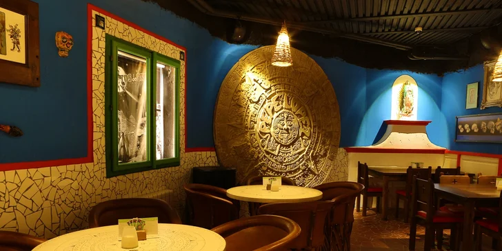 Tříchodové menu v mexické restauraci: polévka, plato specialit a dezert pro 2 osoby