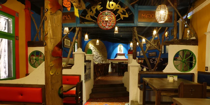 Tříchodové menu v mexické restauraci: polévka, plato specialit a dezert pro 2 osoby
