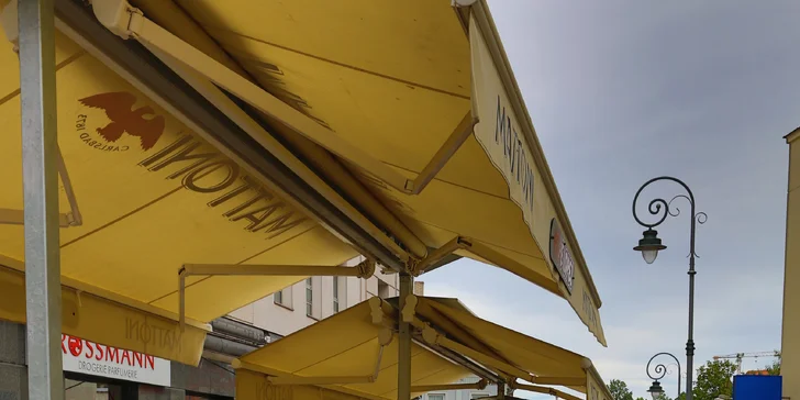 Tříchodové menu v mexické restauraci: polévka, plato specialit a dezert pro 2 osoby