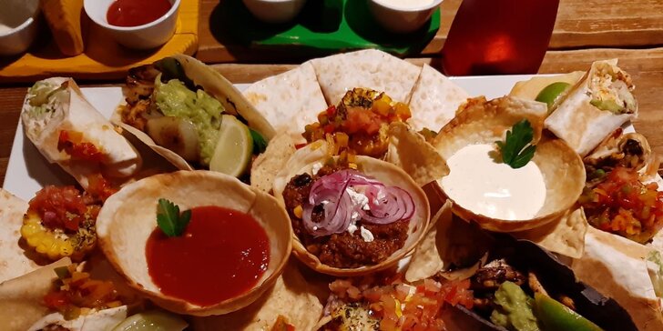 Tříchodové menu v mexické restauraci: polévka, plato specialit a dezert pro 2 osoby