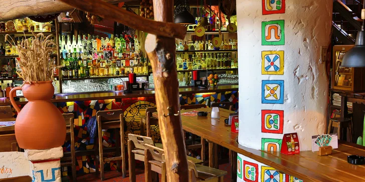 3chodové menu v mexické restauraci pro 2 osoby: polévka, plato dobrot a dezert