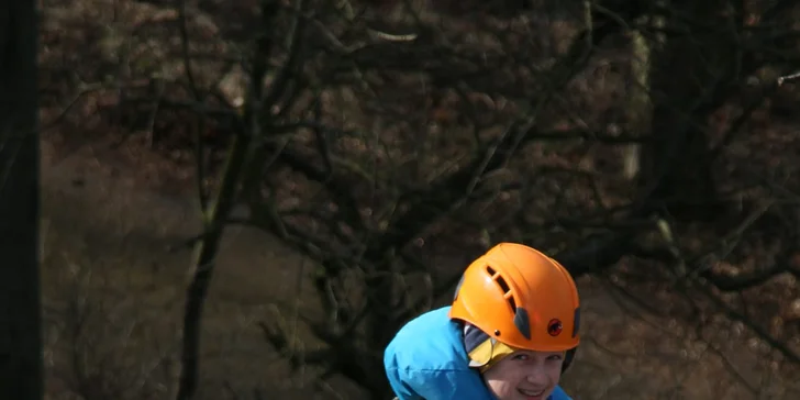 Via Ferrata pro začátečníky: lezení po Hněvíně v Mostě i s návštěvou jeskyně