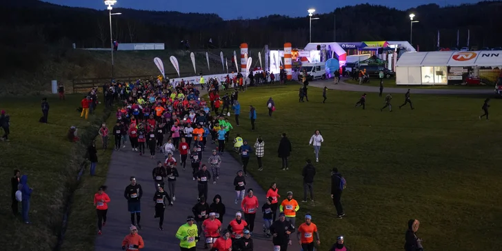 Night Run ve městě dle výběru: startovné na jeden z nej nočních běhů i občerstvení na trase