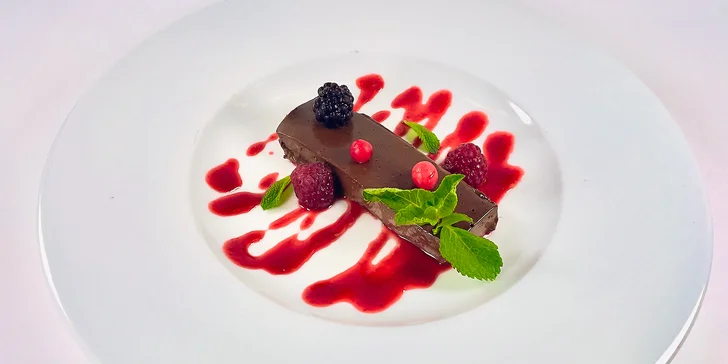 Romantické 6chodové menu u plumlovské přehrady: candát, miniburger, čokoládový nugát