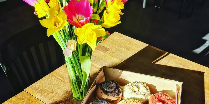 Káva a donut dle výběru pro jednoho nebo dva mlsouny