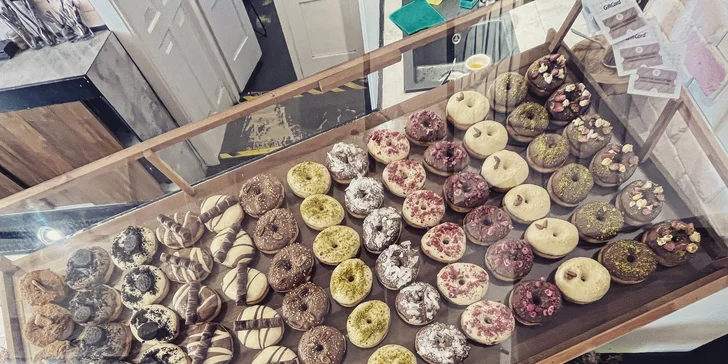 Káva a donut dle výběru pro jednoho nebo dva mlsouny