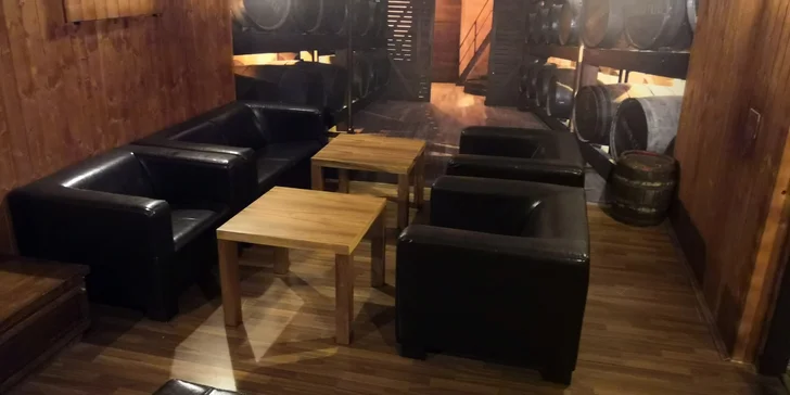 Oslava či setkání s přáteli: pronájem salonku s lahví Havana Club a Coca-colou