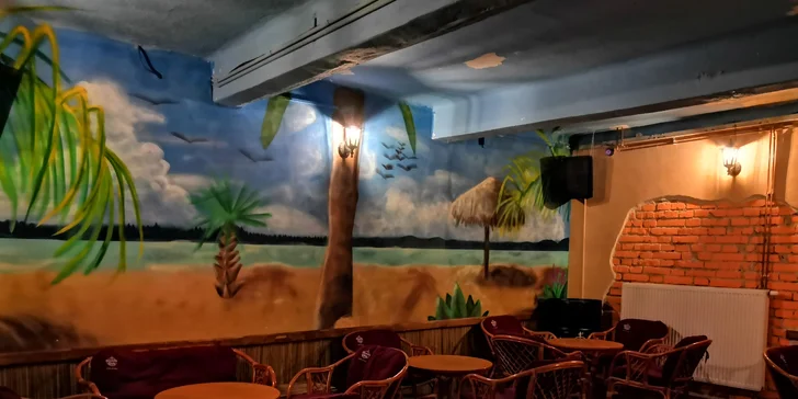 Oslava či setkání s přáteli: pronájem salonku s lahví Havana Club a Coca-colou