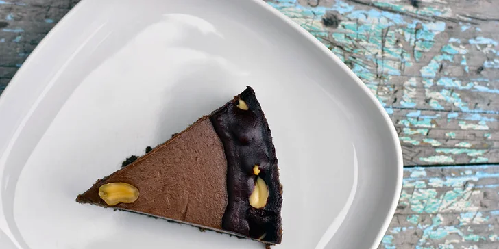 Raw & vegan dezert i výběrová káva Coffee Culture dle výběru pro jednoho či pro dva
