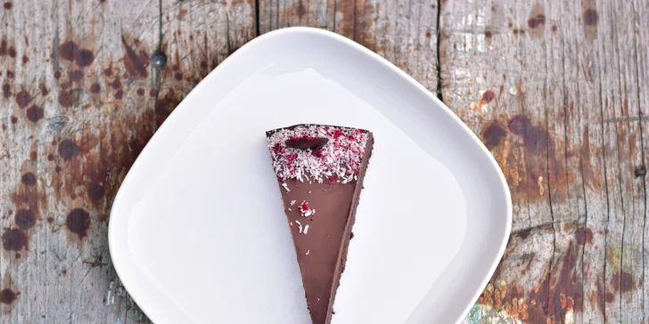 Raw & vegan dezert i výběrová káva Coffee Culture dle výběru pro jednoho či pro dva