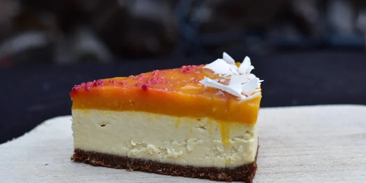 Raw & vegan dezert i výběrová káva Coffee Culture dle výběru pro jednoho či pro dva