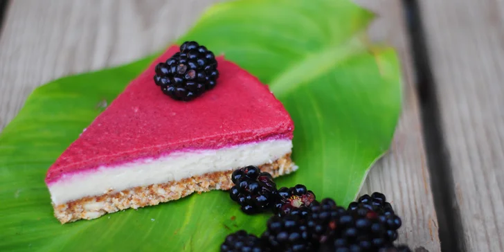 Raw & vegan dezert i výběrová káva Coffee Culture dle výběru pro jednoho či pro dva